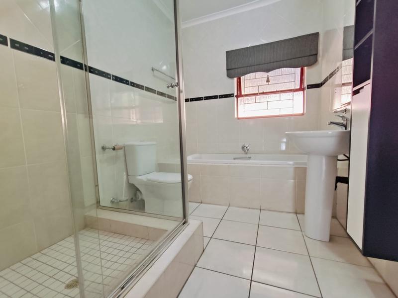 4 Bedroom Property for Sale in Schoongezicht Western Cape